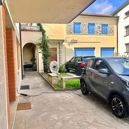 Gasthof Bergamoinhouse Airport *